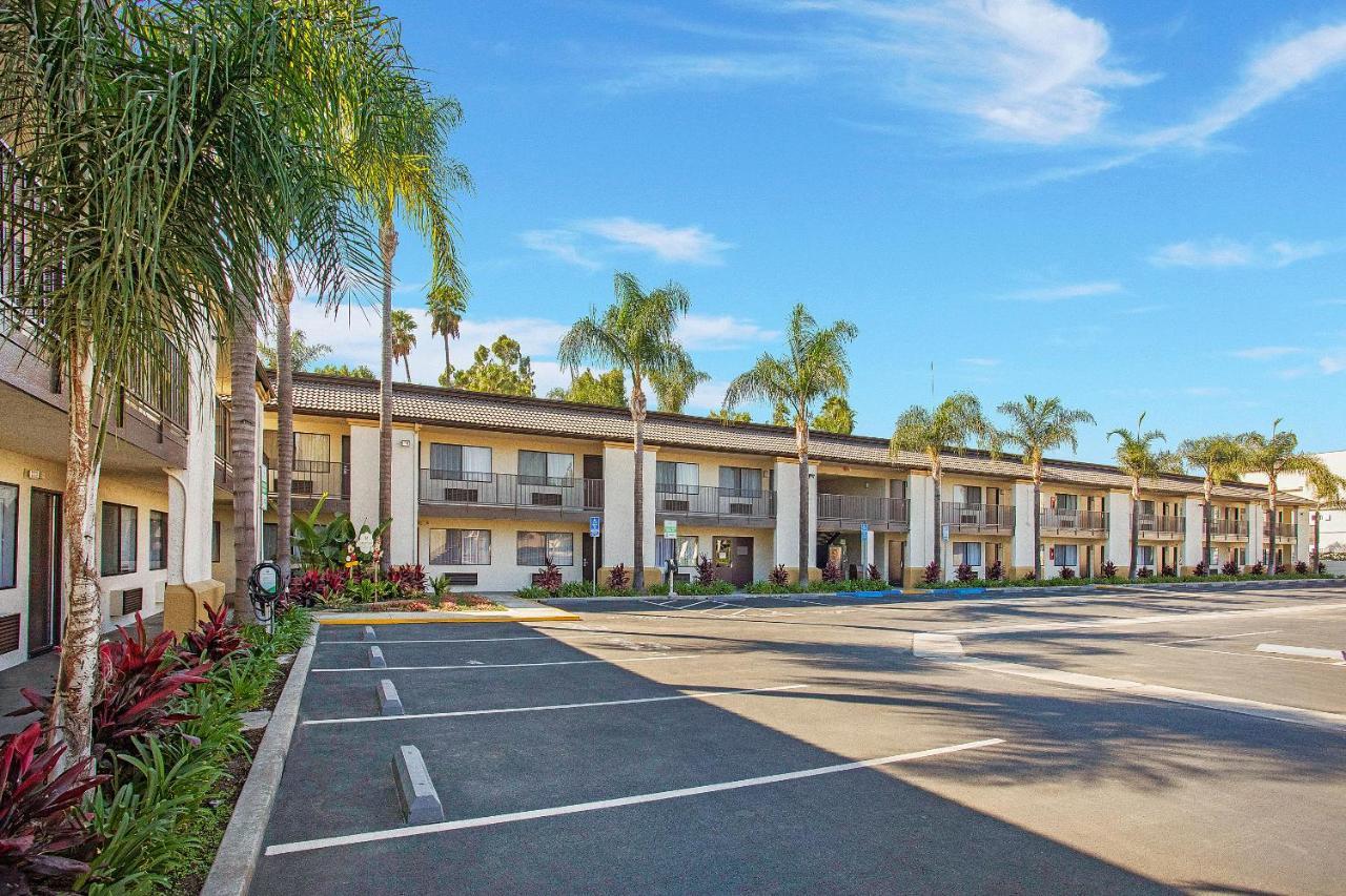 Stanford Inn & Suites Anaheim Buitenkant foto