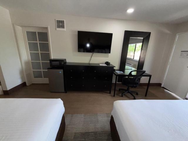 Stanford Inn & Suites Anaheim Buitenkant foto