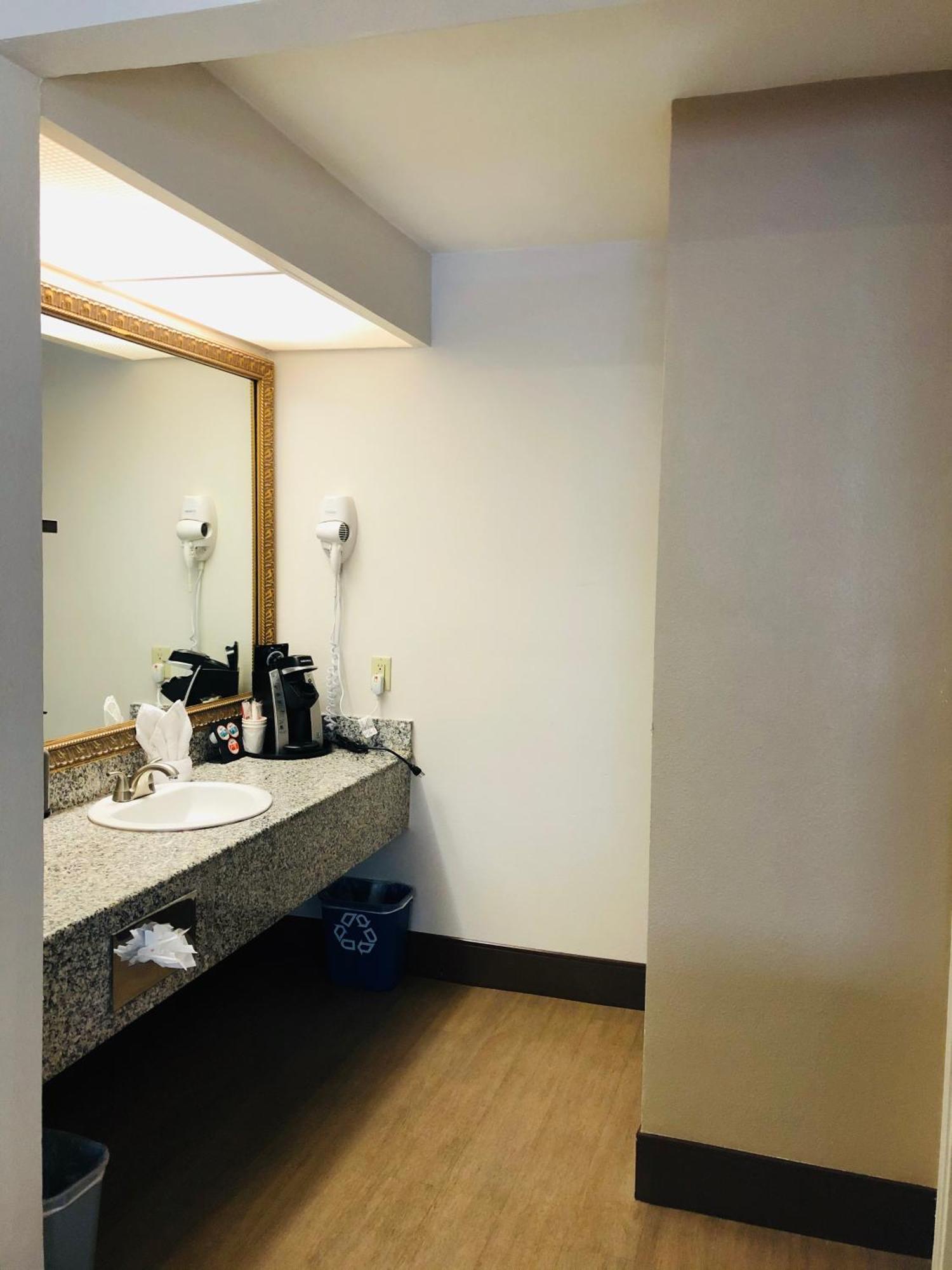 Stanford Inn & Suites Anaheim Buitenkant foto
