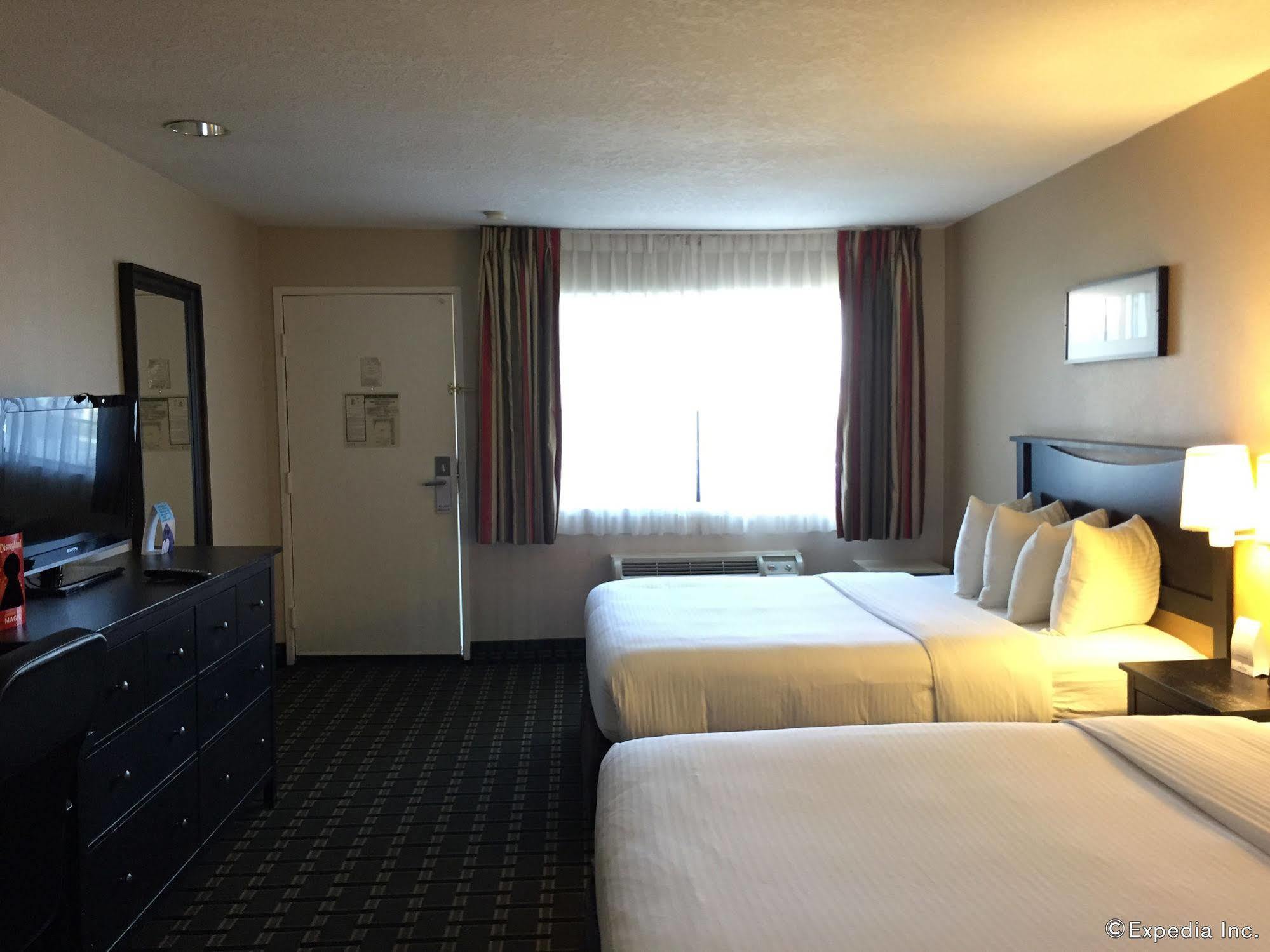 Stanford Inn & Suites Anaheim Buitenkant foto